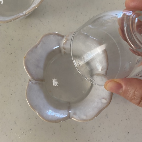 逆さにして器に移し、きな粉と黒蜜をかけていただきます。