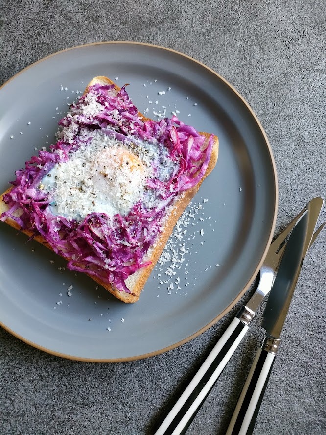 紫キャベツの巣ごもりトースト