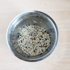 雑穀は30分程水に浸しておく。