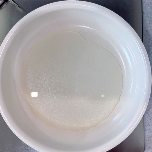フライパンにサラダ油を入れ中火にし、焼サポートの設定をする。
タイマーは6分に設定する。（両面の時間）