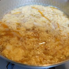 うす口で味を調え、椀に盛り、小口ネギを添えれば、出来上がり。