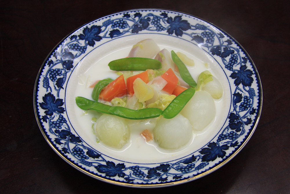 季節の野菜で万能ミルクスープ