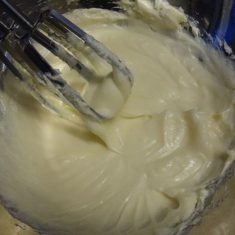 ゼラチンを大さじ3のお湯でとかす。