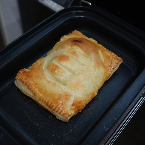 ⑤をキャセロールに入れ、マルチグリルの調理モード［パン］で25分加熱する。