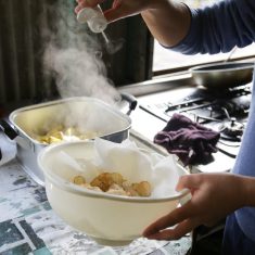 油がきれたら塩と青のりを適量ふりかけて完成