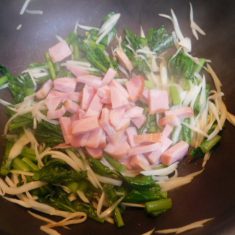 塩と醬油で味を調えてたら、出来上がり。