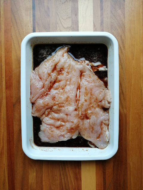 下味の調味料を良く混ぜ、②の鶏むね肉を漬け込む。30分くらい。