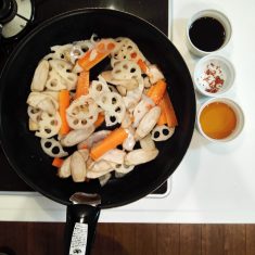 フライパンにごま油を熱し、①をじっくり炒める。