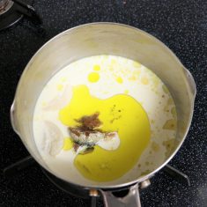 ブレンダーで滑らかにして、同量の水で溶いたコーンスターチを加えて火にかけ、とろみがついたら出来上がり。