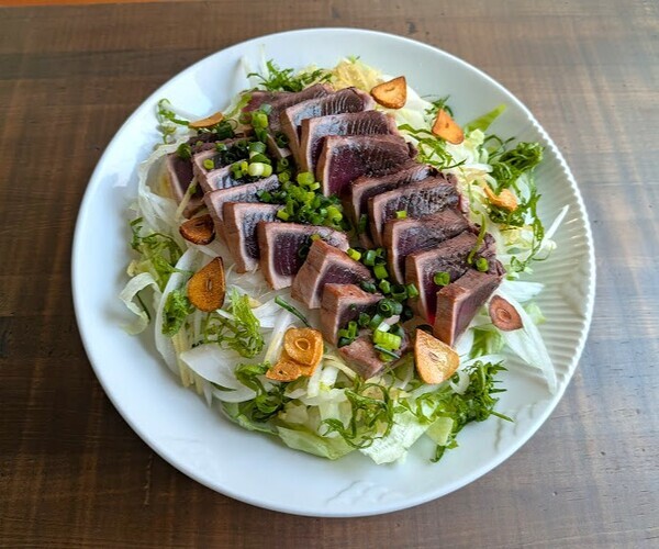 初ガツオで かつお（勝男）のたたき 香味ジュジュッとサラダ ＜温度クック＞