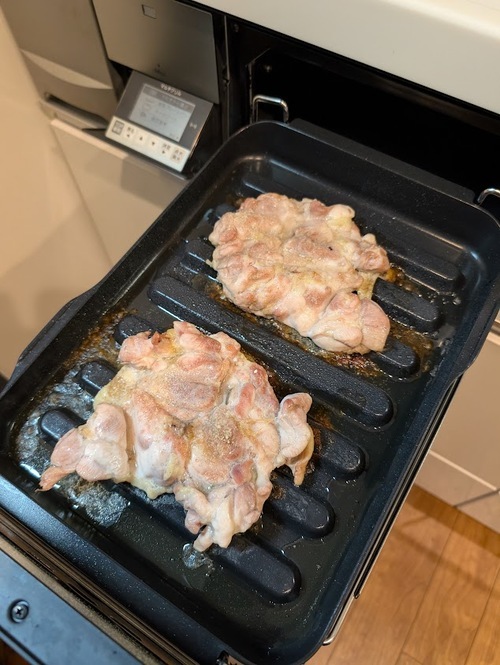 オートメニュー［鶏もも焼き・塩焼き］で焼く。