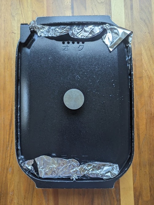 アルミ箔を巻いたキャセロールの蓋をする。