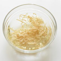 切干大根を水で戻す。