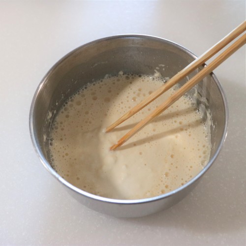 Aの小麦粉、ビール、塩をさっと混ぜて衣を作る。