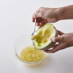 ②に①とラム酒を加え、よく冷やす。