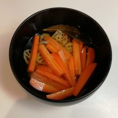 粗熱がとれたら、冷蔵庫でしっかり冷やす。