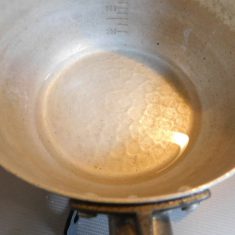 鍋に（A）の材料を沸かし、水分を切った①に加える。
