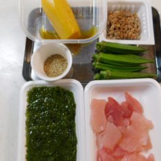 全ての材料を器に盛り付けたら、出来上がり。