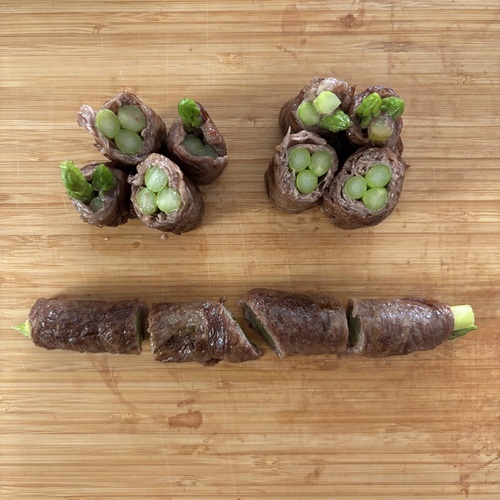 門松風に切り分けて、皿に盛りつける。