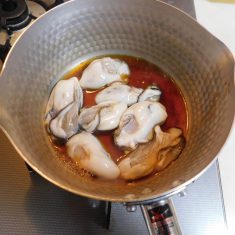 牡蠣は、（A）の調味料で煮る。