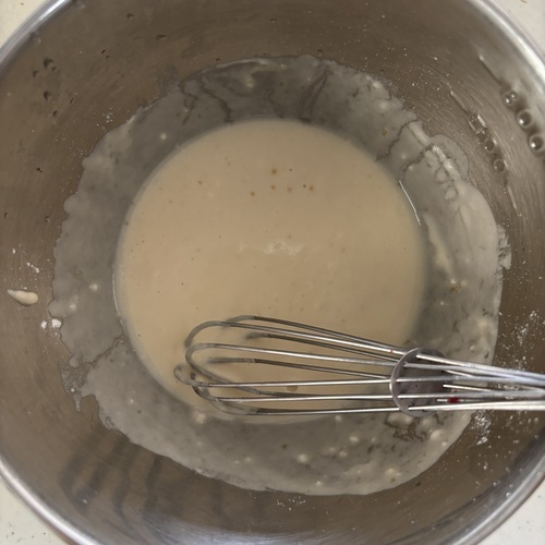 ボウルに＝生地＝の材料を入れてよく混ぜる。