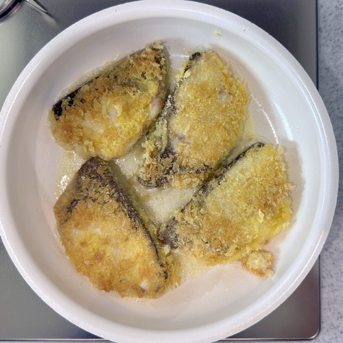 裏返しの合図がなったらぶりを裏返し、再度モードキーを押す。（裏面の焼き時間3分が表示される）