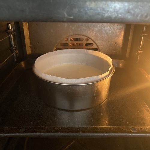 型に流し入れ160℃のオーブンで40分程焼く。