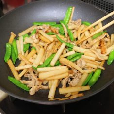 醤油、砂糖を加えて味を整えたら出来上がり。