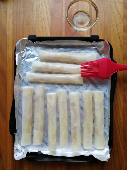 マルチグリルのプレートパンに並べ、ごま油を刷毛で塗り、調理モード[ノンフライ]中・8分焼く。