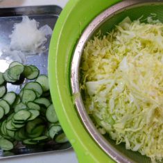 ①と②をボールにいれて、油を切ったツナと、水分を切ったコーンをいれ、マヨネーズで和え、塩、こしょうで味を調える。