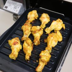 マルチグリルに波型プレートパンをセットし、強火で25分焼いたら出来上がり。