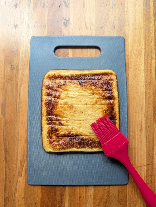  切り込みに①のシロップをたっぷり刷毛で塗る。