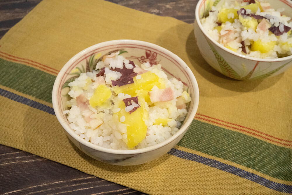 さつまいもとベーコンの炊き込みご飯