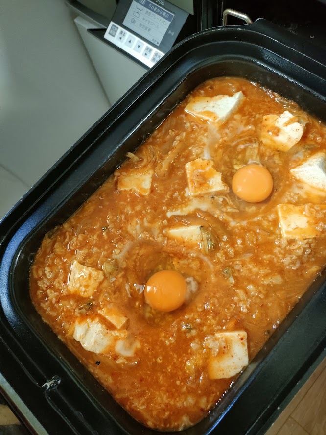 卵を人数分割り入れ、さらに調理モード［煮る・3分］煮る。