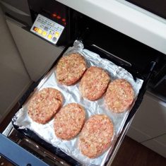 マルチグリルのグリルパンに並べ、「焼く」「中」「20分」。