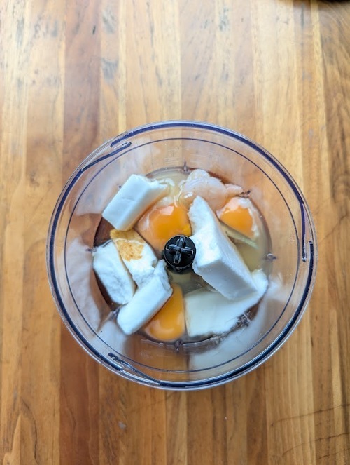 ちぎったはんぺん、卵、えび、＝A＝をハンドブレンダーやフードプロセッサーでなめらかになるまで攪拌する。
