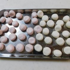 熱湯で、②を茹で、浮かんできたら、冷水にとる。