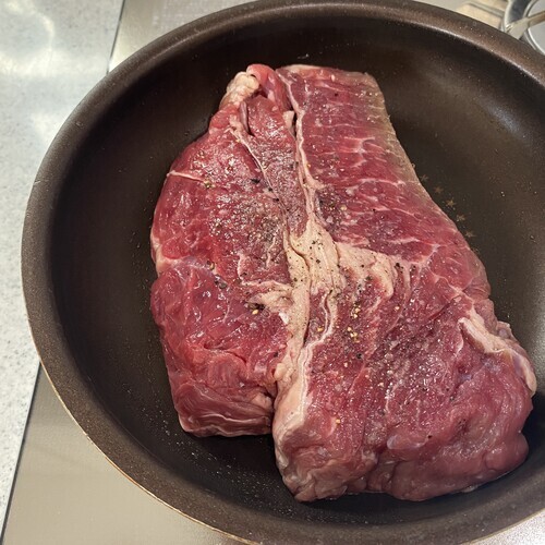温度が175℃になったら牛肉を入れてタイマーを10分かける。