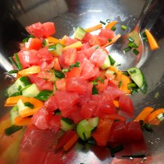 魚の水気をとり、（A）加え混ぜ冷蔵庫へ。食べる直前に冷やしておいたココナッツミルクを和える