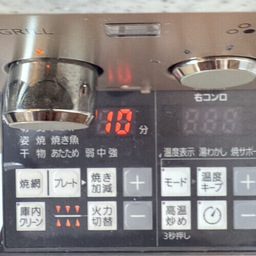 一度混ぜてから再度上下強火で10分加熱する。
（フタを開ける時は、やけどに注意ください）