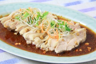しっとり茹で鶏の辛味ソース