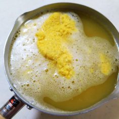 塩、砂糖で、味を調える。