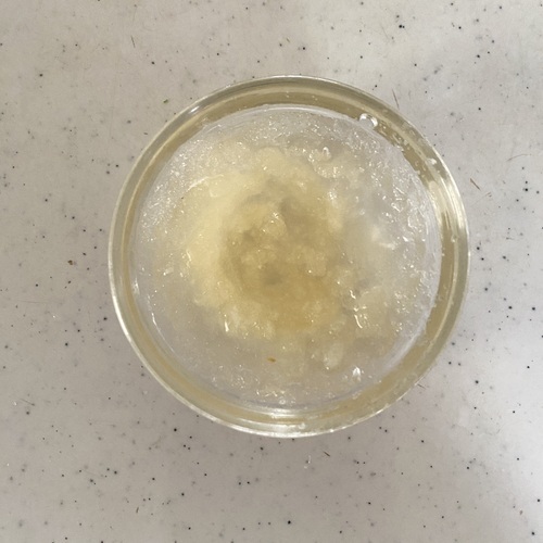 ＝下準備＝
ゼラチンは水の中に振り入れふやかしておく。
