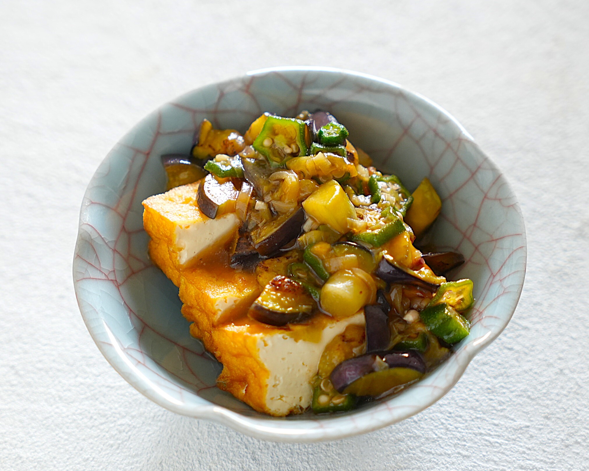 さっぱりいただく　厚揚げと夏野菜のだしあんかけ