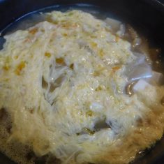 溶き卵をいれ、ネギを添えて、出来上がり。